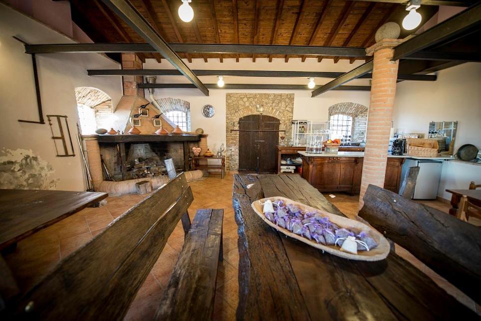 Fattoria Branciana Bed & Breakfast Rossena Exterior photo